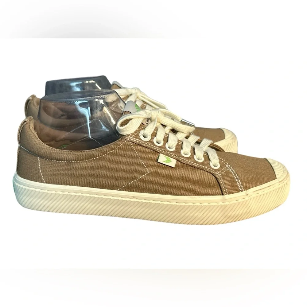 Cariuma Oca Low Canvas Tennis Sneakers in Washed Burn Sand Mens 8 Womens 9.5 B21